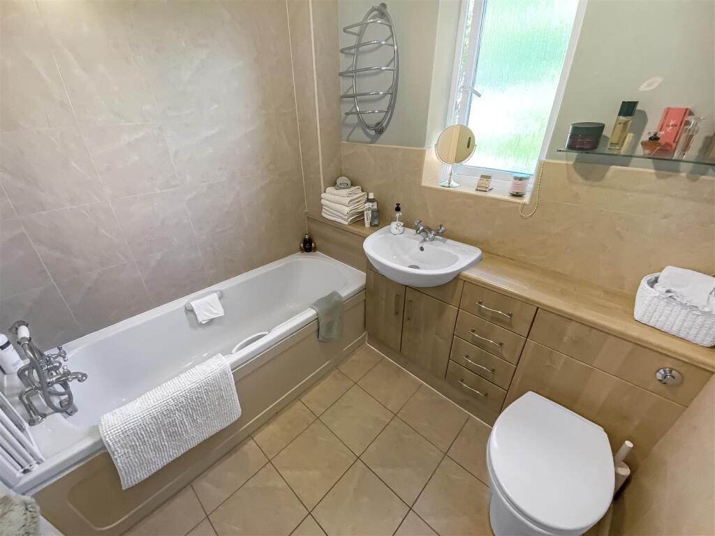 Family Bathroom/WC