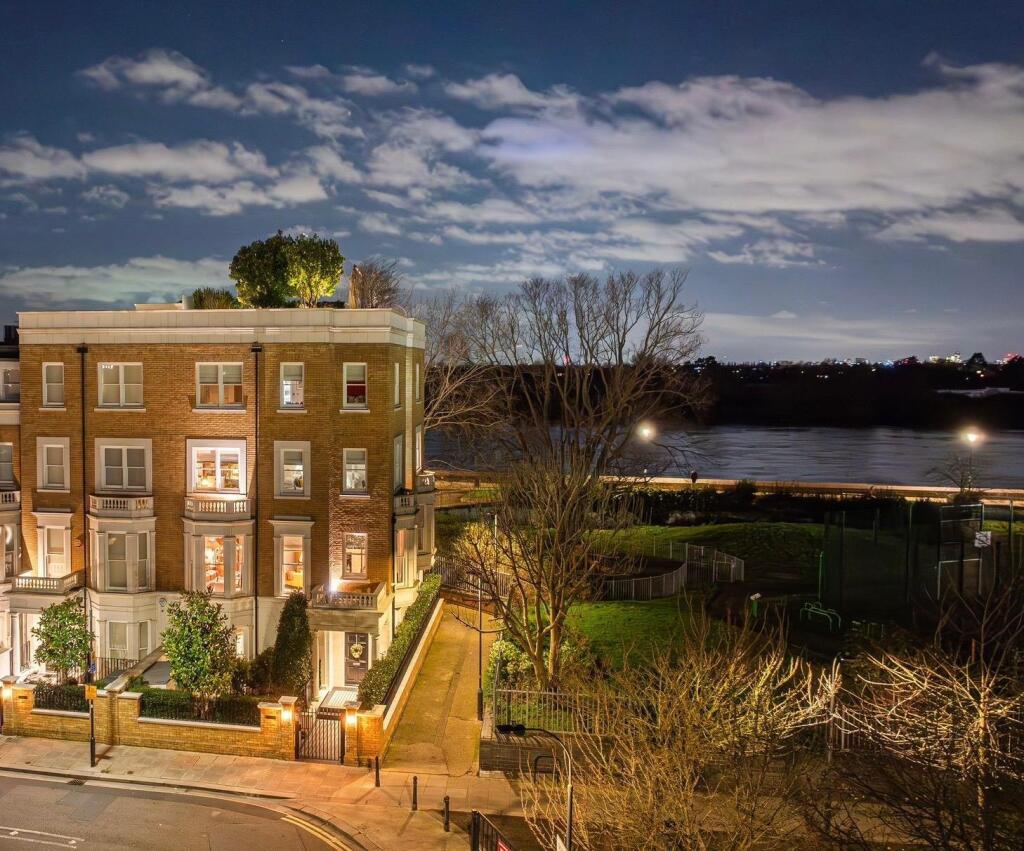 Exterior &amp; Landscape