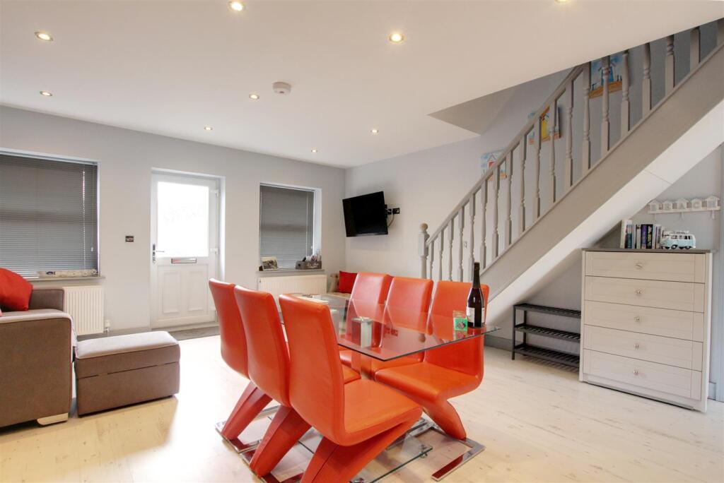 Open Plan Lounge / Kitchen