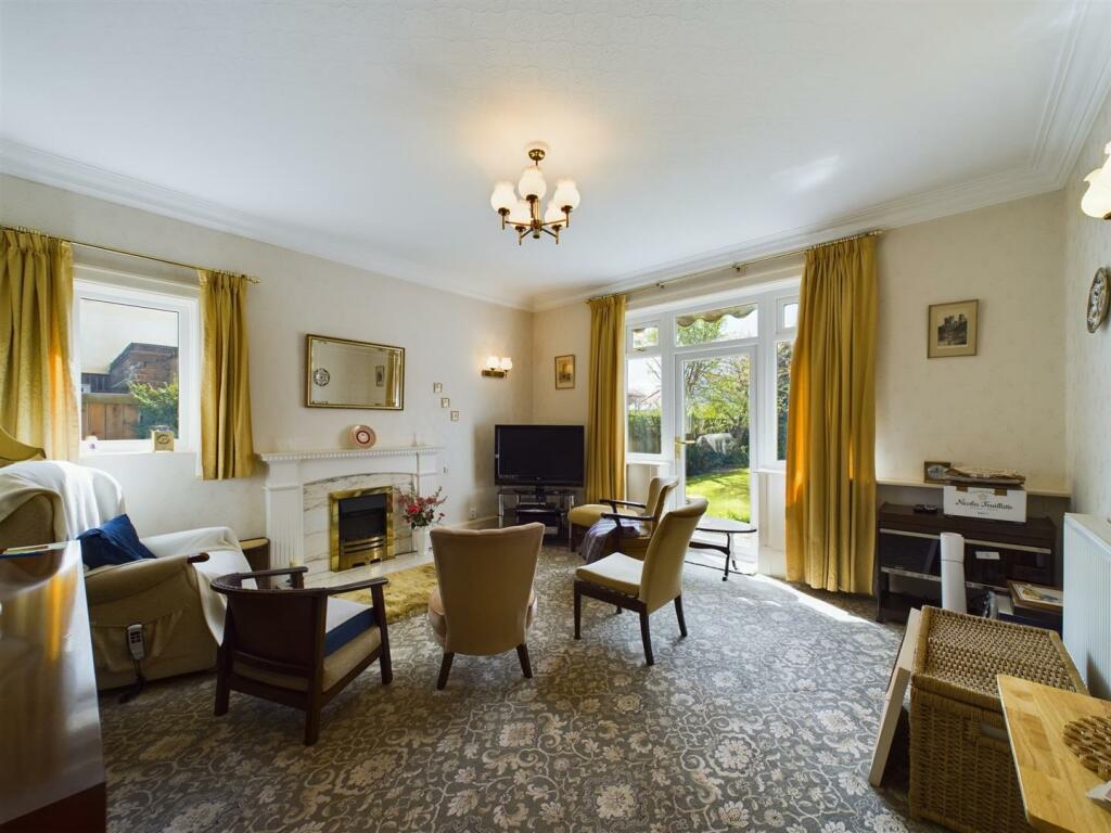 Sitting room: