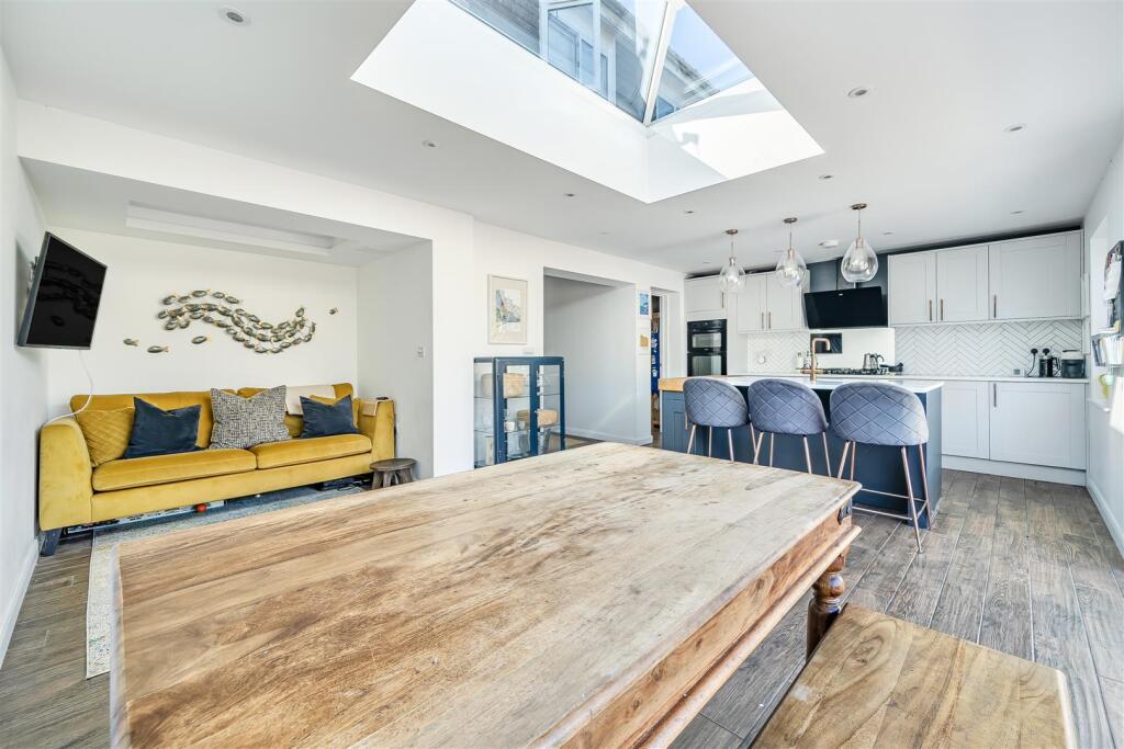 Kitchen / dining room