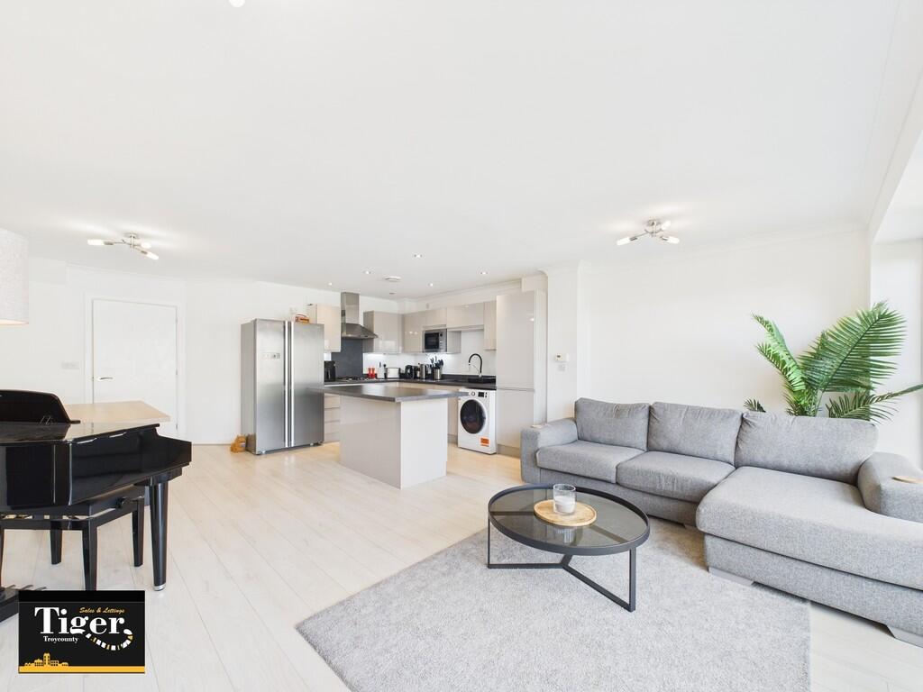 CAM02176G0-PR0525...