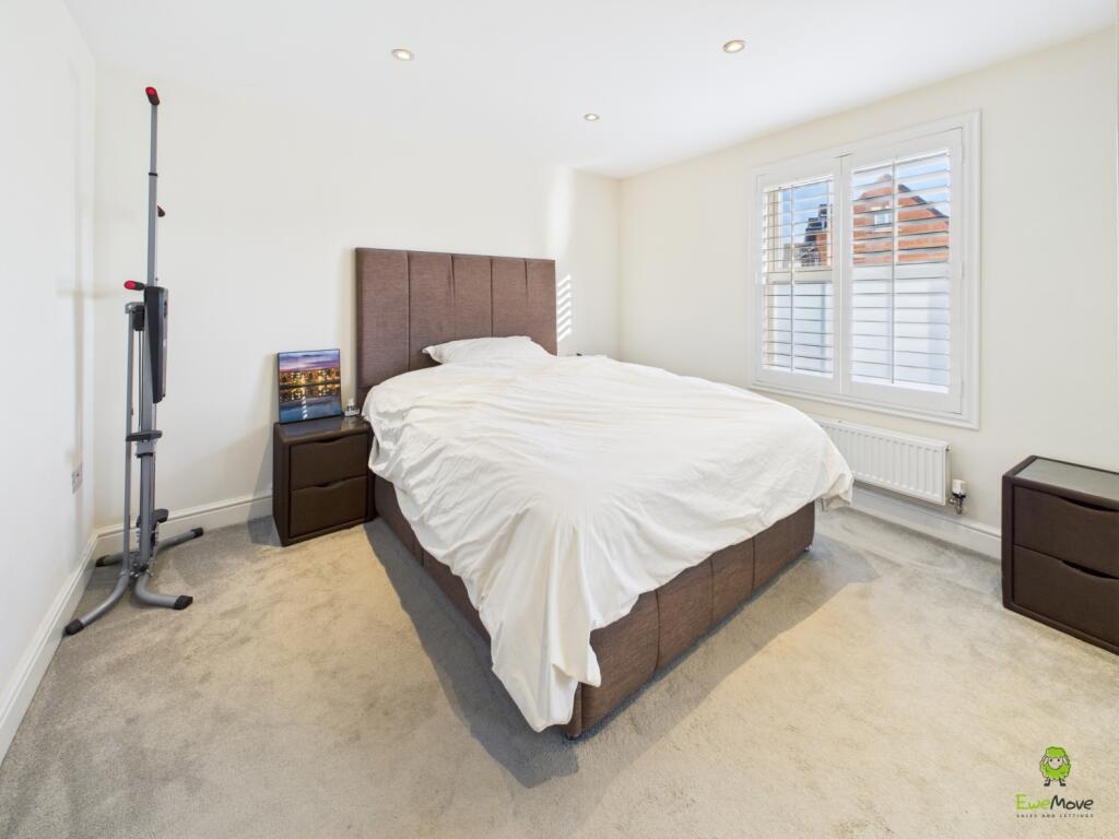 Presented by Clinton at EweMove Bexleyheath and Da