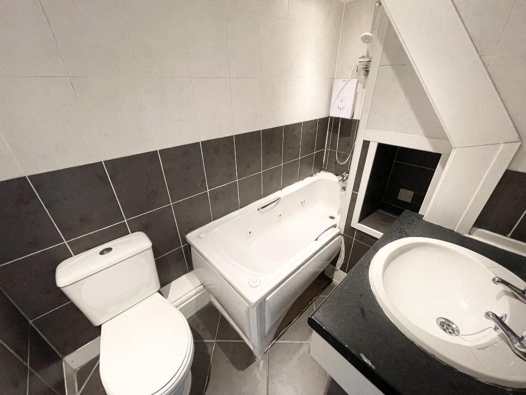 BATHROOM 2