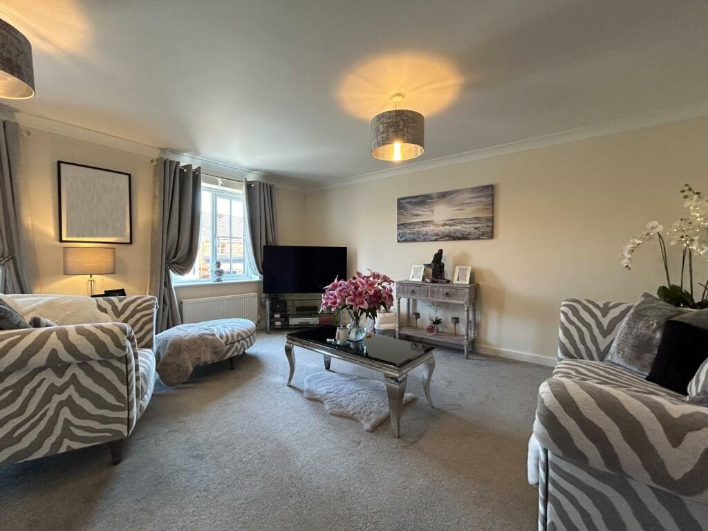 OPEN PLAN LIVING / DINING ROOM