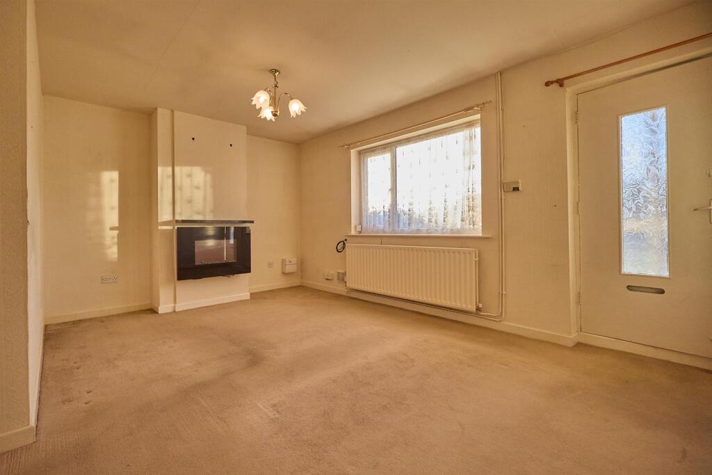 Front Lounge/dining Room