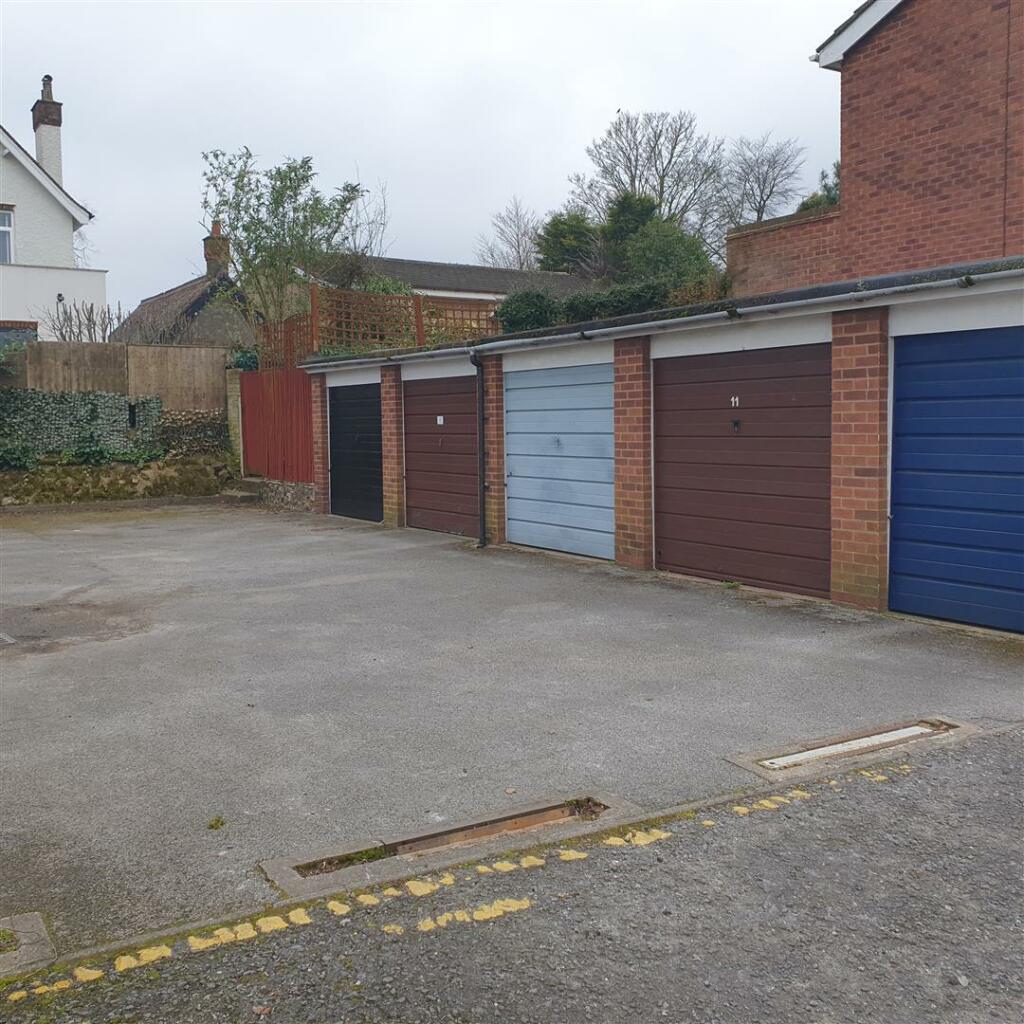 ADDITIONAL OUTSIDE PHOTOS
