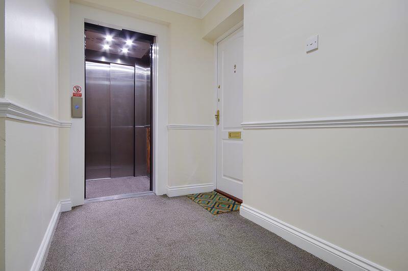 Flat Entrance (Lift to all floors)