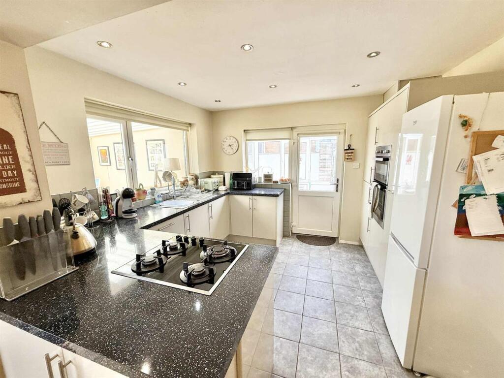 kitchen-2.jpg
