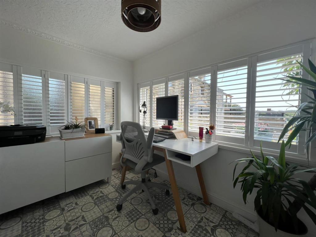 HOME OFFICE