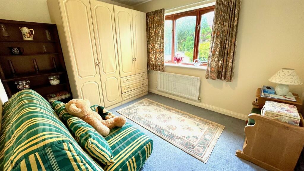 BEDROOM 2
