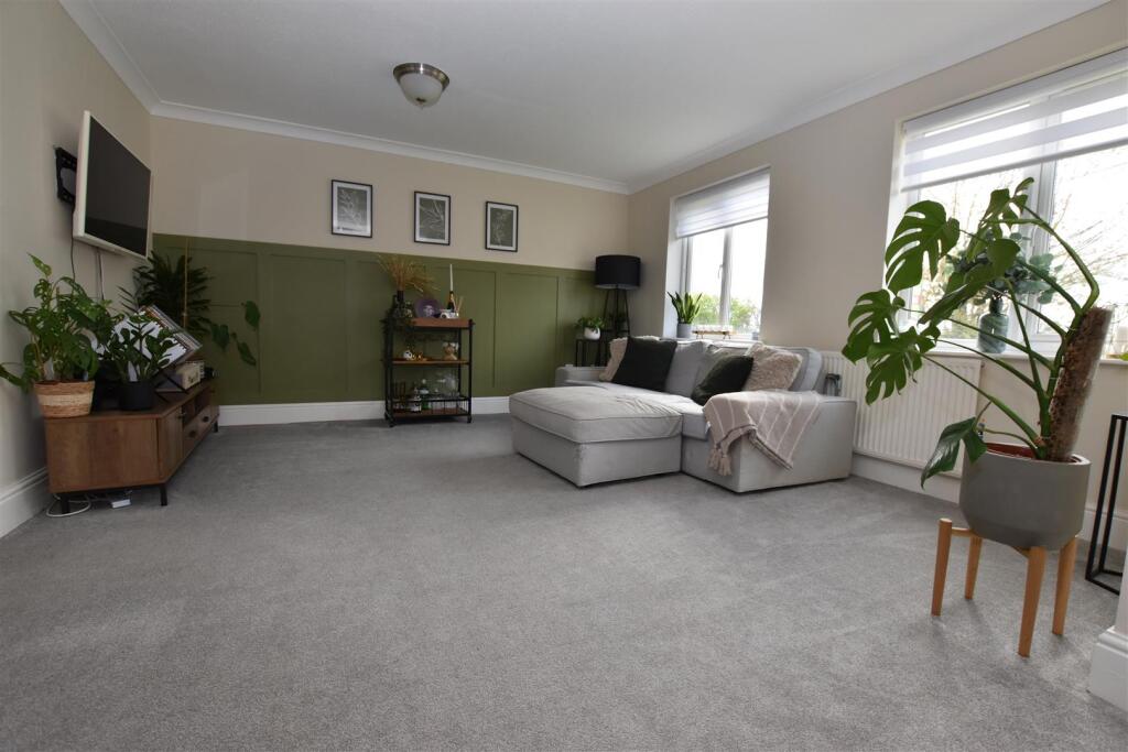 Lounge Area.JPG