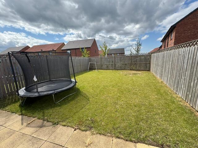 ENCLOSED REAR GARDEN