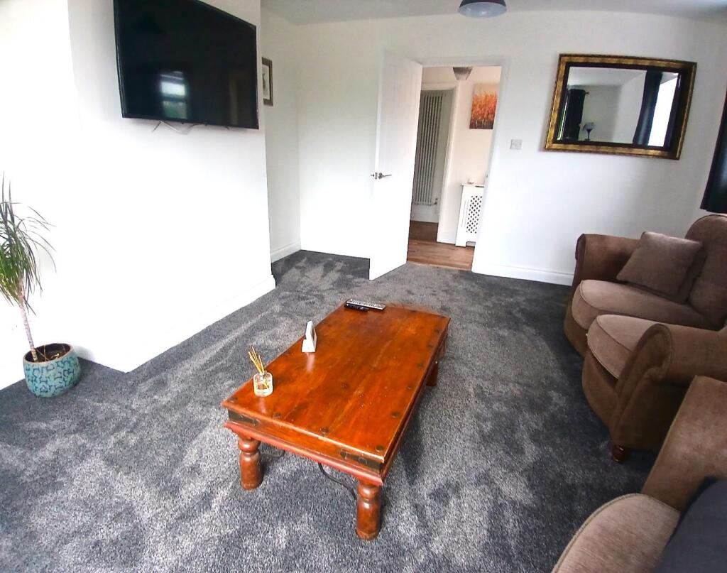 Lounge 2.jpg