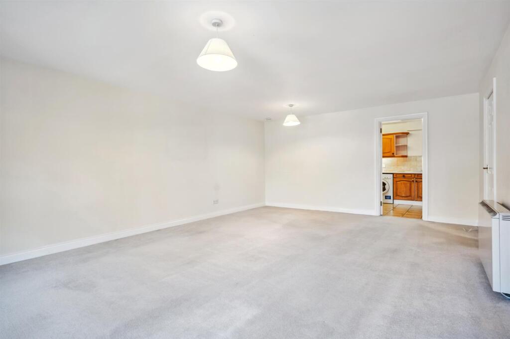 Saxton Mee 2 Holme Court -0008 copy.jpg