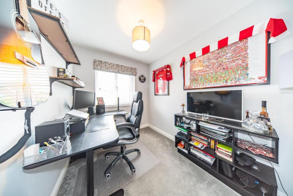 11 Atherton Drive bedroom 4.jpg