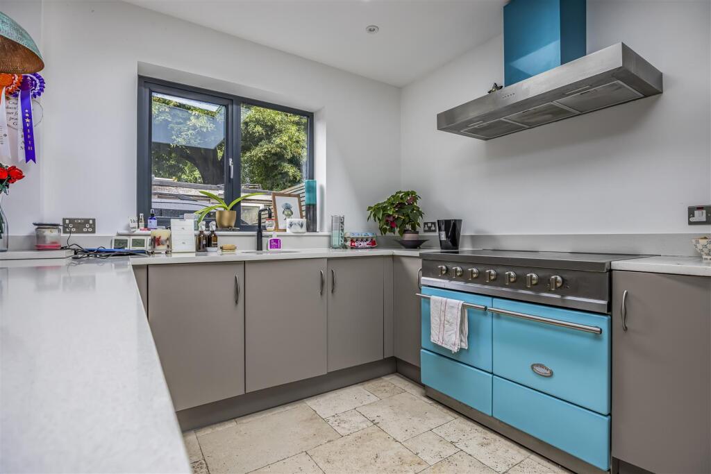 2 Firpiece, Forestside Road, Rowland¿s Castle-Port