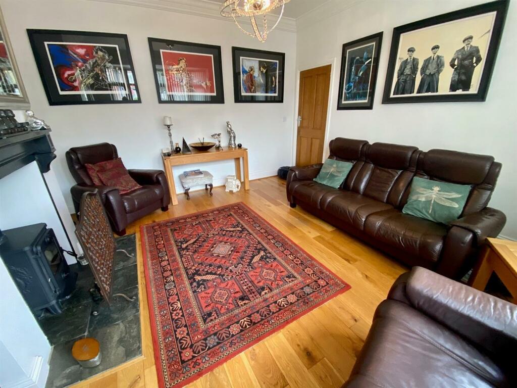 hudds road 1 lounge.jpg