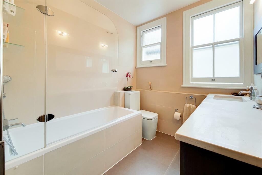 7_Bathroom-0.jpg