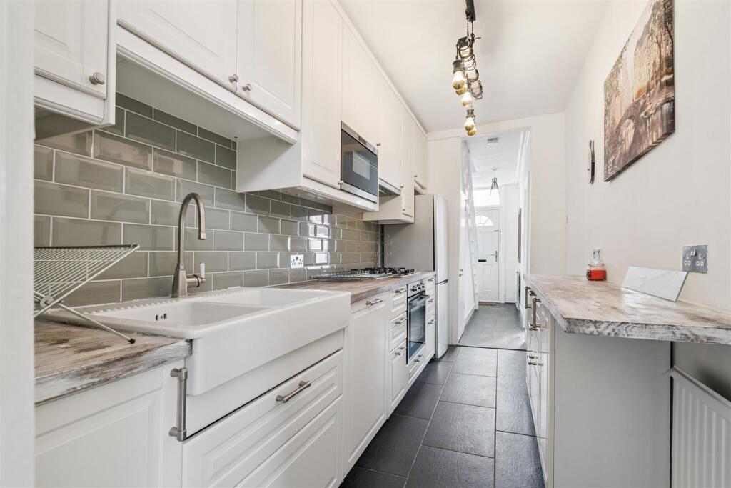 34 Haydons Road Kitchen 2.jpg