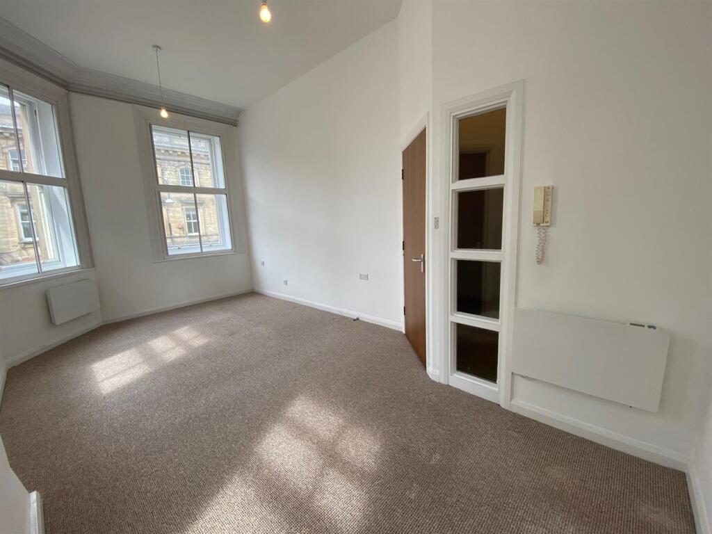 LOUNGE AREA.jpg