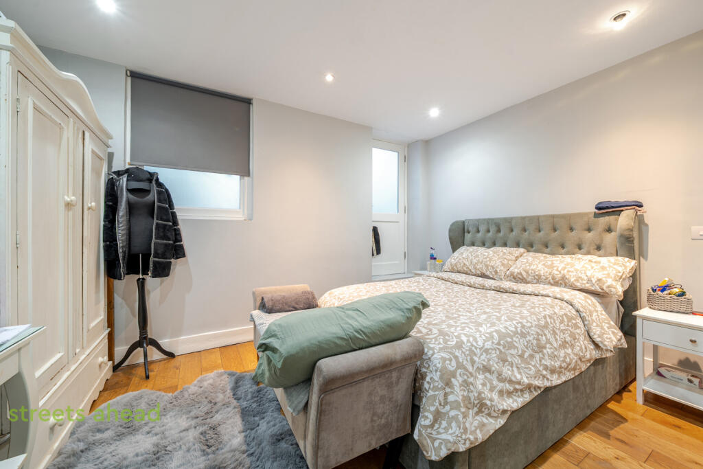 13f394c6-e6f2-4d7...