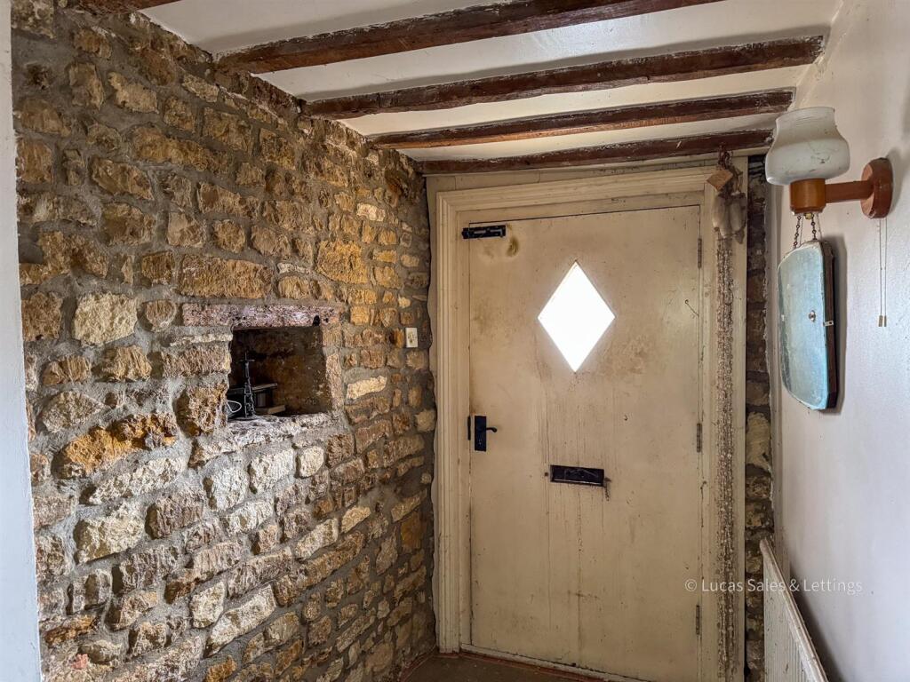 5 High St Finedon-25.jpg