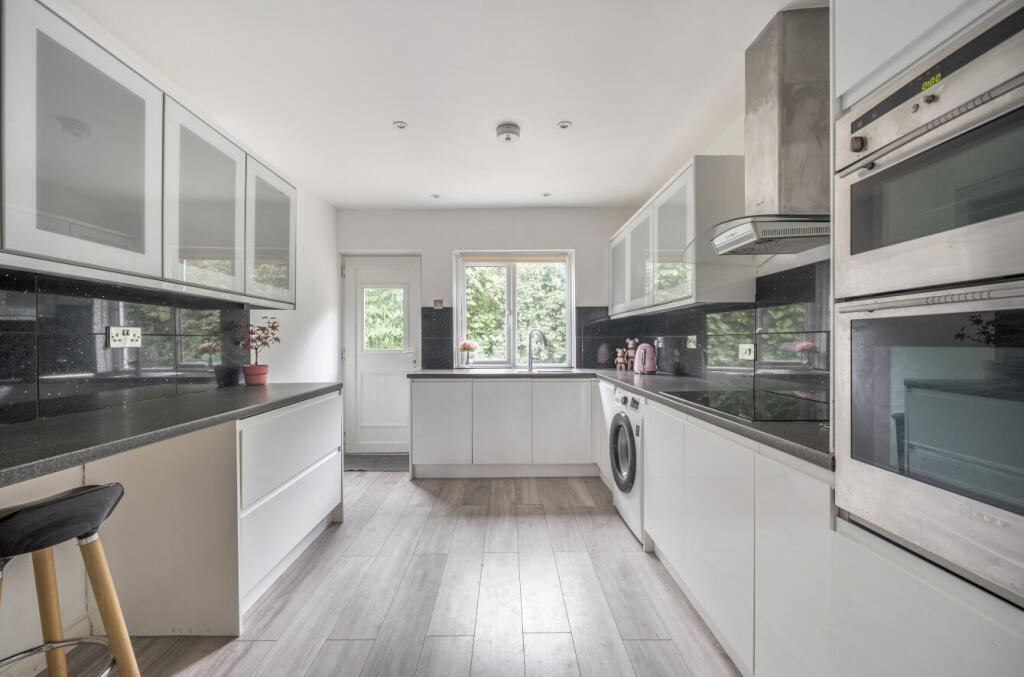 1336589-18-6895d8...