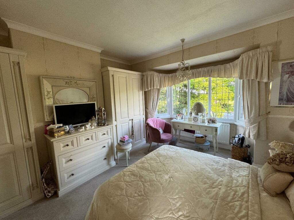 BEDROOM ( FRONT