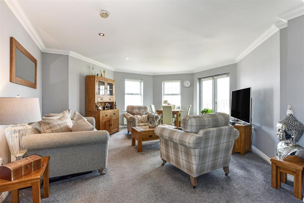 Sitting Room / Kitchen