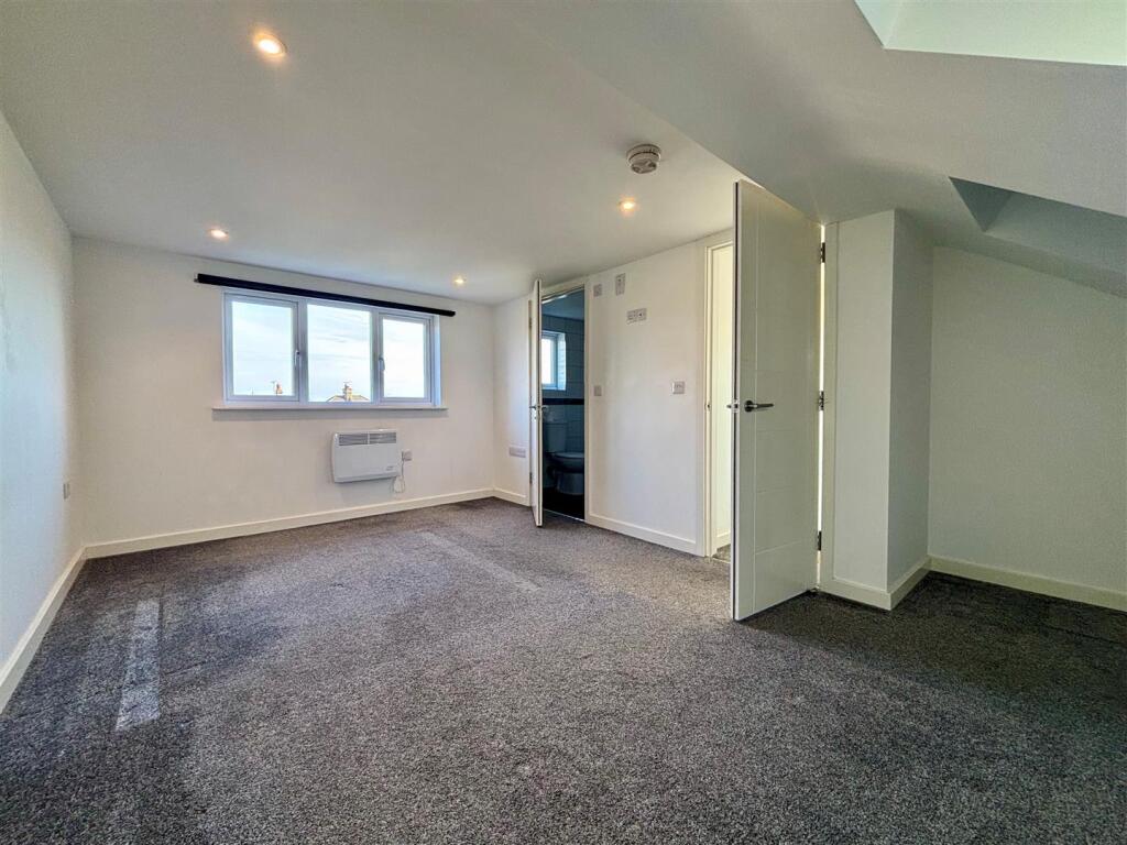 Main Bedroom.jpg