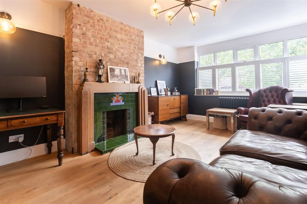 17 Woodland Way (10).jpg