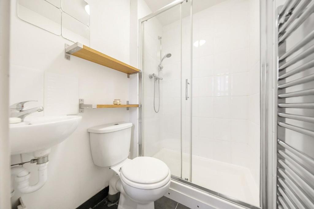 Bathroom (2).jpg