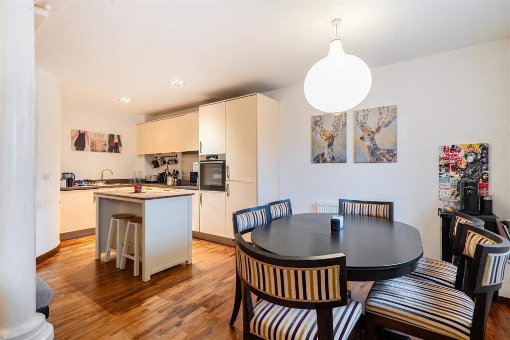 Kitchen diner