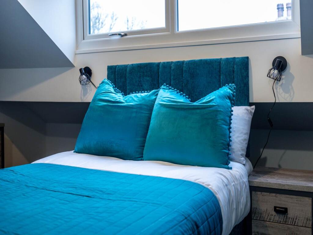 Room 5 (10)