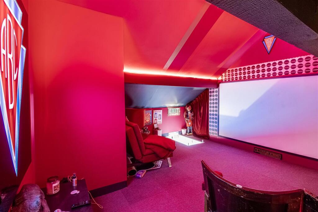 LOFT ROOM