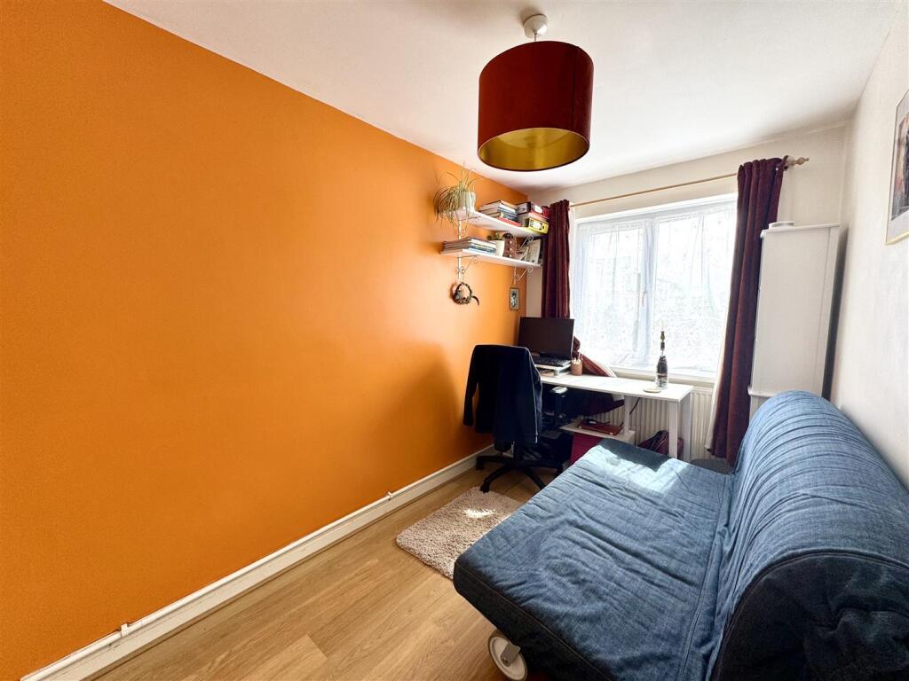 BEDROOM 2