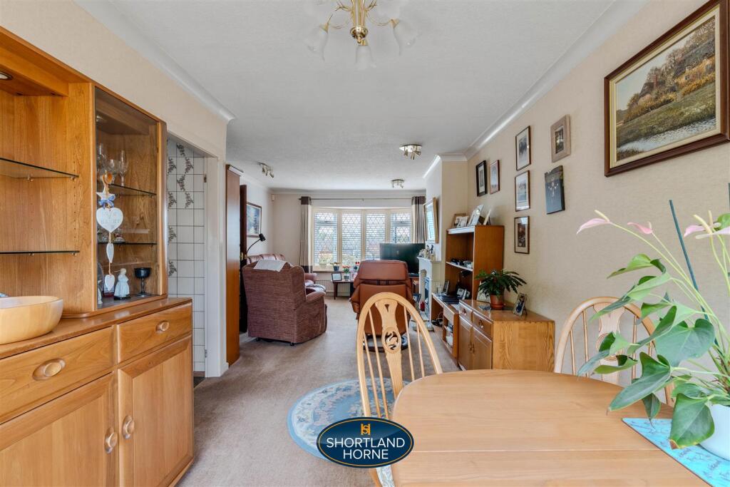 lounge/dining room