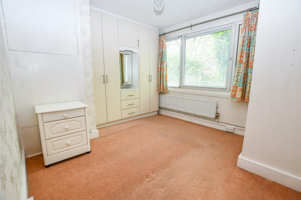 Bedroom 1.jpg