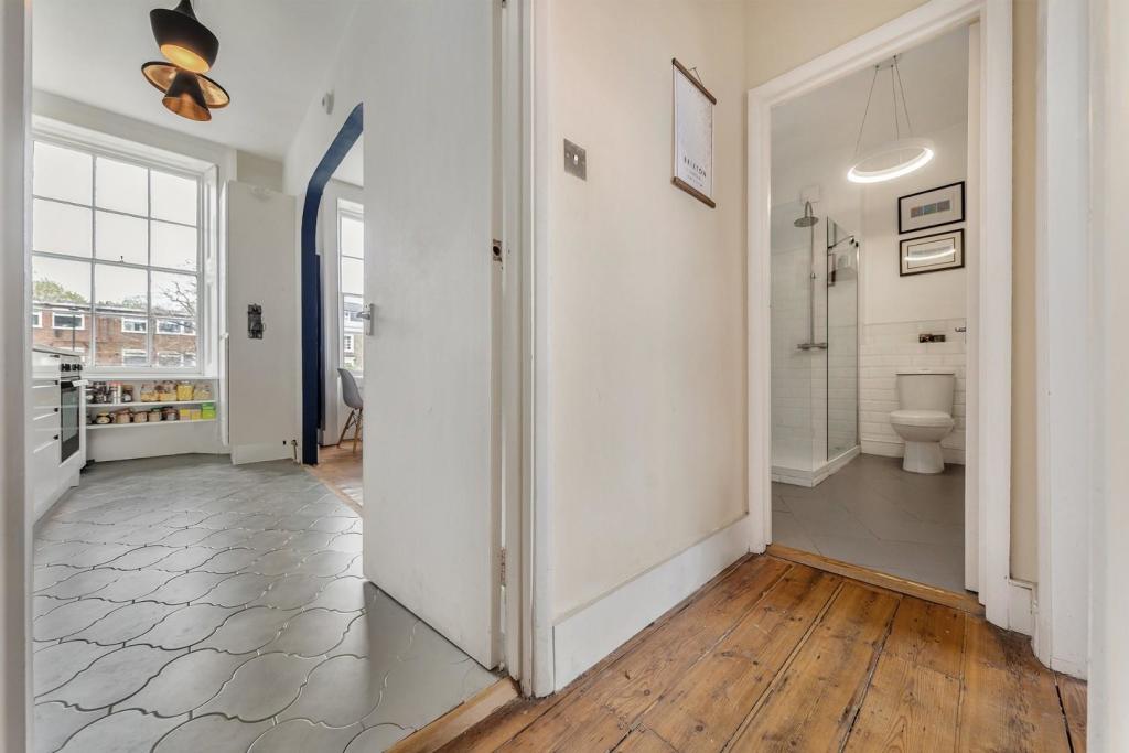Hallway (2).jpg