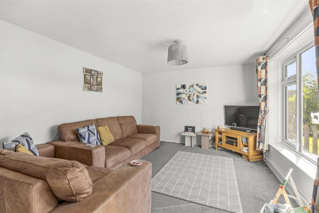 27 Rugwood Road, HP10 9HA-8.jpg