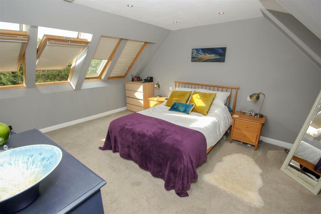 Master Bedroom1.jpg