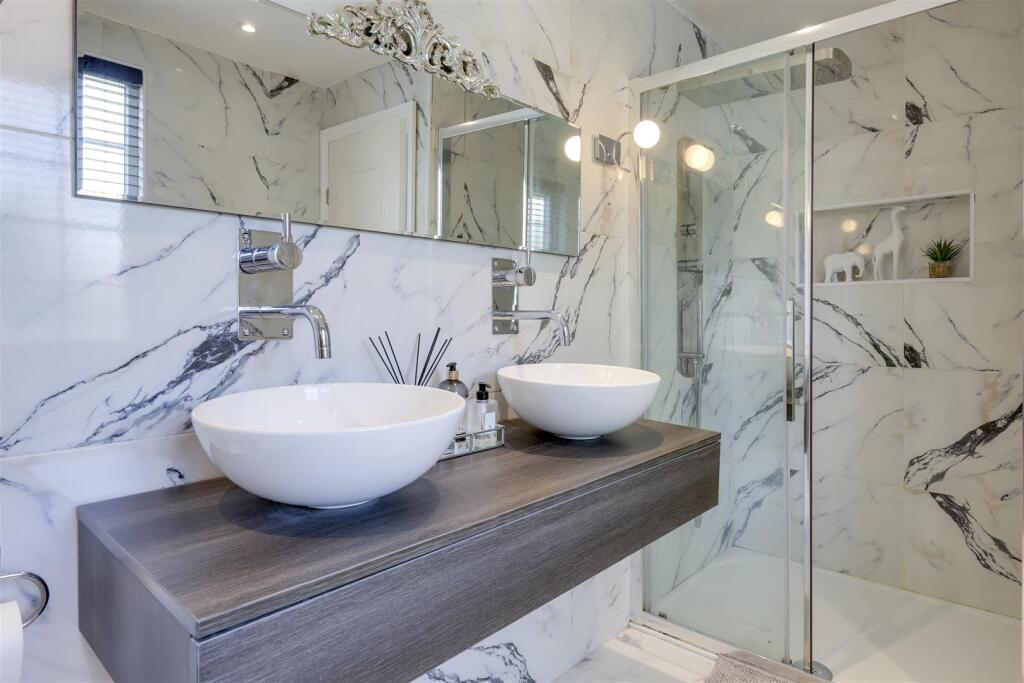 En suite alt.JPG