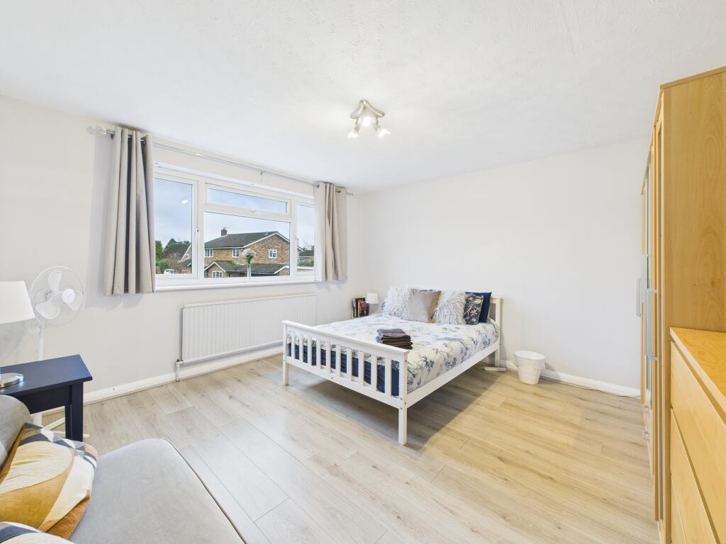 CAM04018G0-PR0400-STILL002