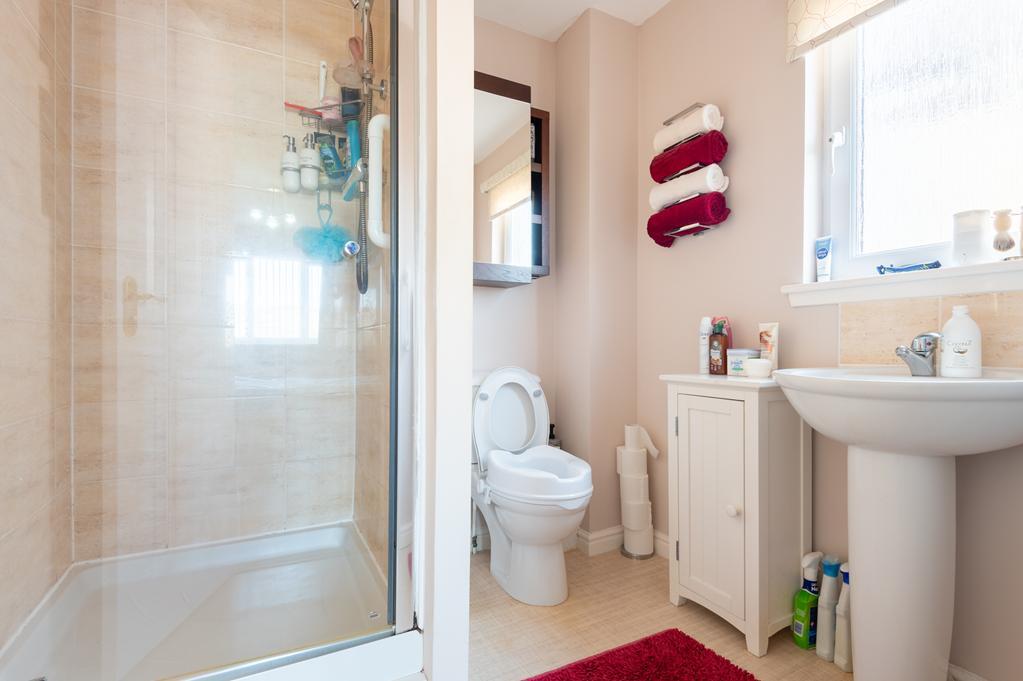 MASTER ENSUITE