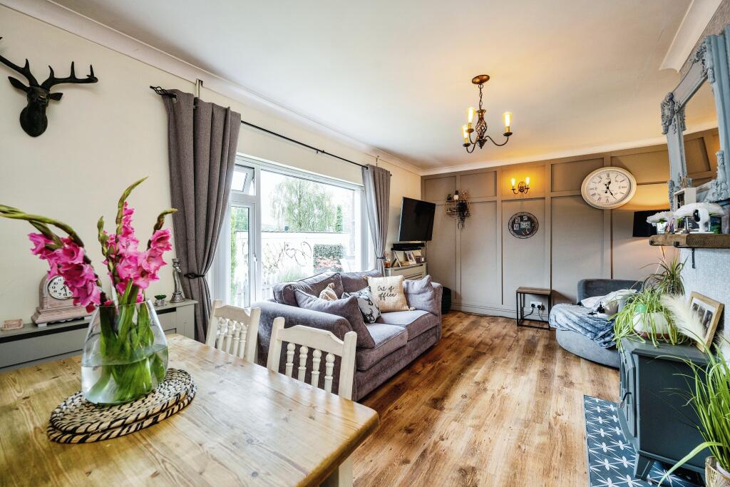 Lounge/Dining Room