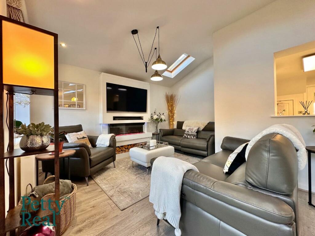 Living/dining room 2