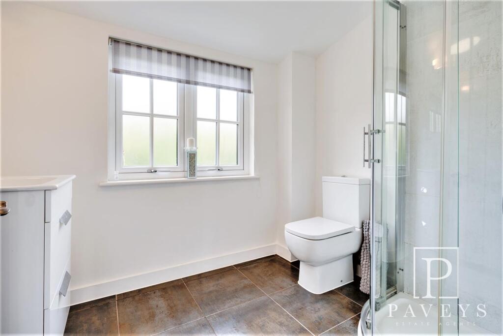 EN-SUITE TO MASTER BEDROOM