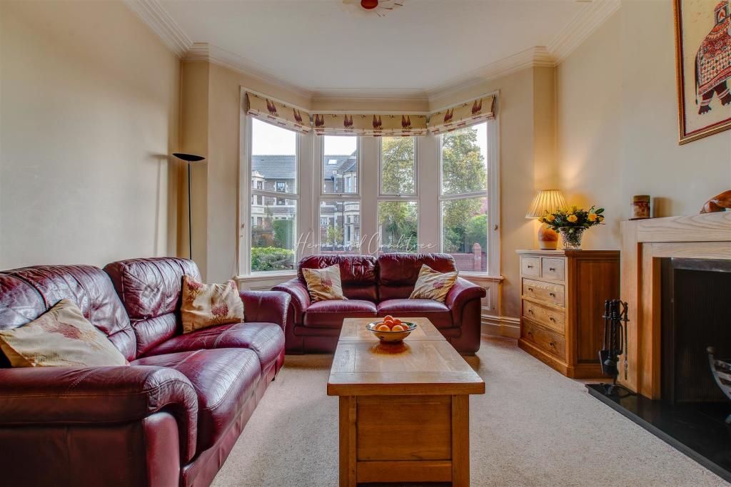 Llandennis Road, Cyncoed, HernCrabtree (8).jpg