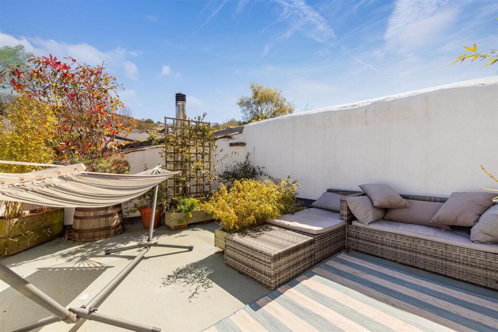 A11 - 52 Milton Street Brixham - 250411.jpg